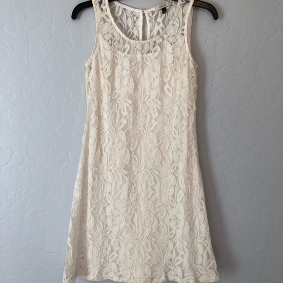 Halo Dresses & Skirts - White Lace Sleeveless Dress Size Small